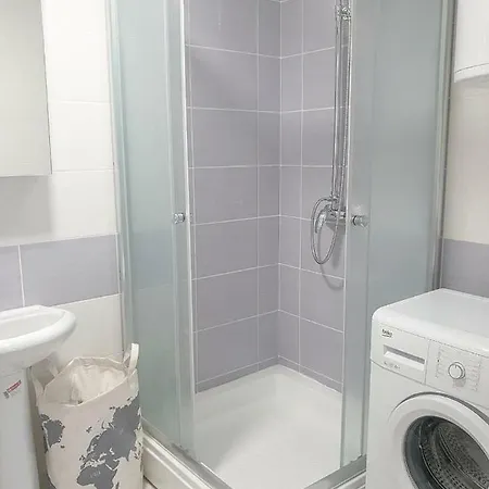 One-bedroom Cozy In * 스코페